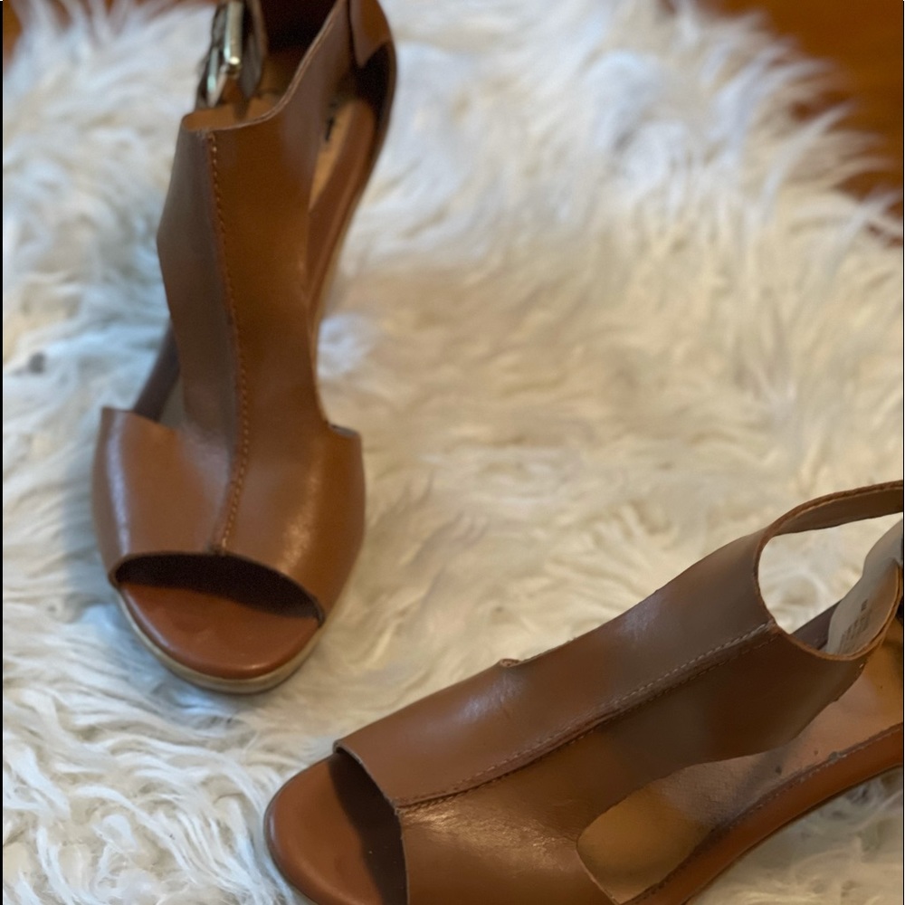 Ladies camel sandals by Sofft
